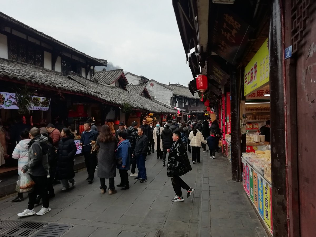 dayanging's tweet image. So many people around here during spring festival.
#LunarNewYear