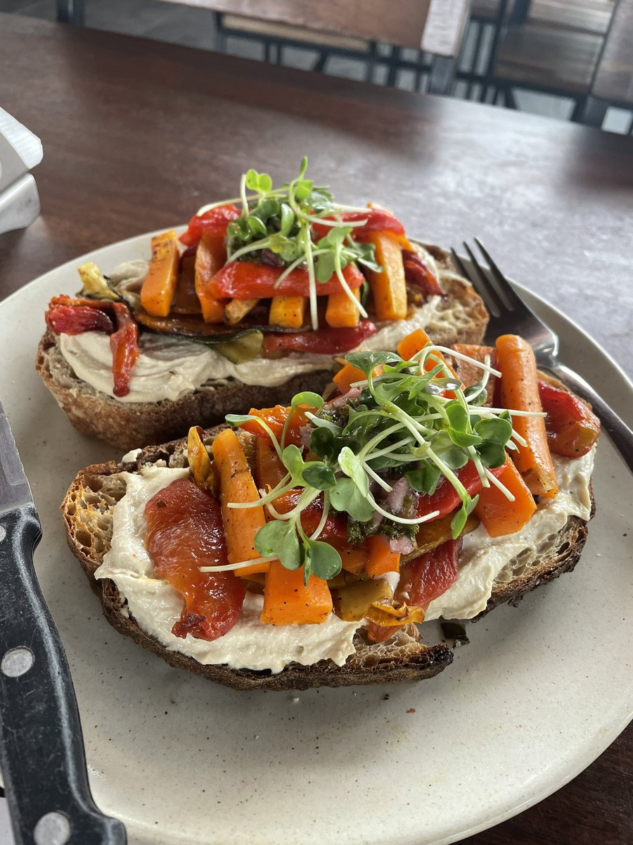 Chevane's tweet photo. Roast veggie sourdough toast with Hummus at Bread &amp; Chocolate, Pondicherry! Loved this vegan breakfast for a change. #BreadAndChocolate #Pondicherry #tangysorbet #traveldiaries https://t.co/8nJSw3A3xD