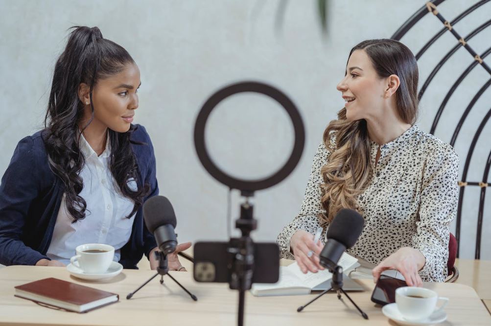 Marketing d’influence 📲 ce qui change en 2023 : buff.ly/3iXQO1C Une législation qui évolue, des cocréations de produits, des combats sociétaux et environnementaux en commun, le succès des influenceurs B2B...
#influenceurs #Marketing