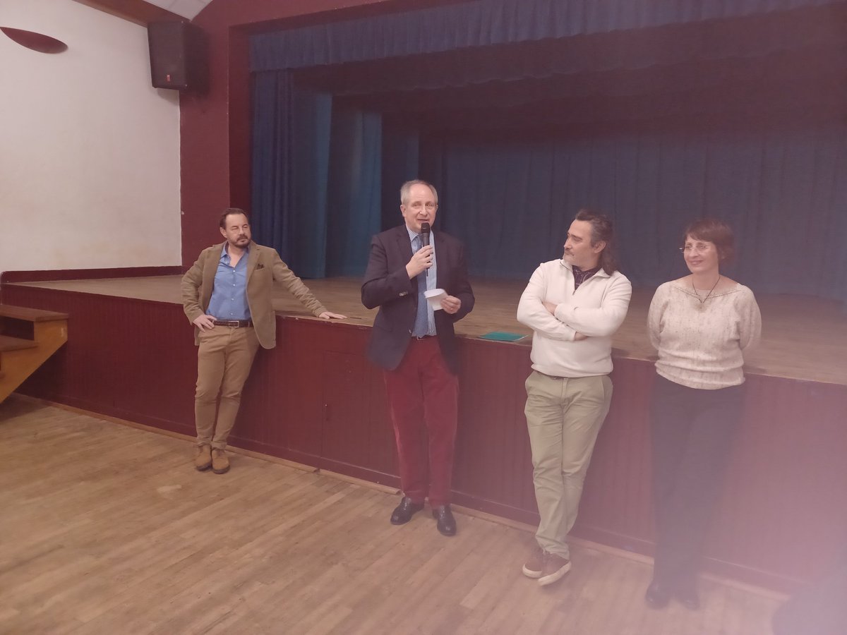 Dain_Rbk's tweet photo. Hier soir j'ai participé à la 3ème rencontre du Café Entreprises de la Communauté de communes Vallée Dordogne Forêt Bessède. 
un grand nombre d'entreprises présentes avec une très belle dynamique dans ce groupe. 
#caféentreprises #ccvdfb #ppn https://t.co/aS0p2fA2BV