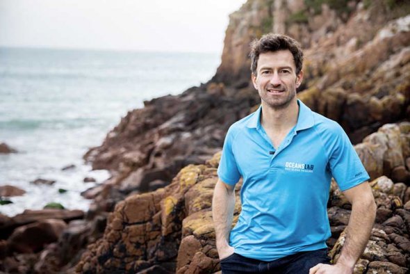 seasailsurf.com tweet media