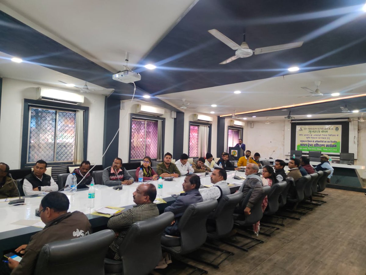 ddagrividisha's tweet photo. @vidishadm @NITIAayog दि.24/01/23 को नीति आयोग आकांक्षी जिला अंतर्गत जिला पंचायत विदिशा में आईटीसी एमएसके द्वारा पशुपालन एवं डेयरी विभाग के अधिकारियों के एक दिवसीय प्रशिक्षण कार्यक्रम में डैशबोर्ड इंडीकेटर में प्रगति एवम् विभागीय गतिविधि में बढ़ावा देने हेतु प्रशिक्षण दिया गया। https://t.co/jWJ7b7iFLm
