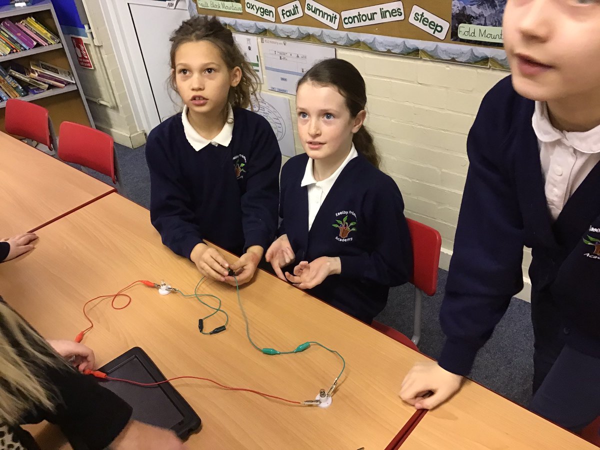 MrsClaassen_KPA's tweet photo. In Science we are continuing our learning on circuits. Today, we are trying to add a switch to our circuit #KeelbyPrimary #KeelbyStem #KeelbyScience https://t.co/v77GdCNGqP