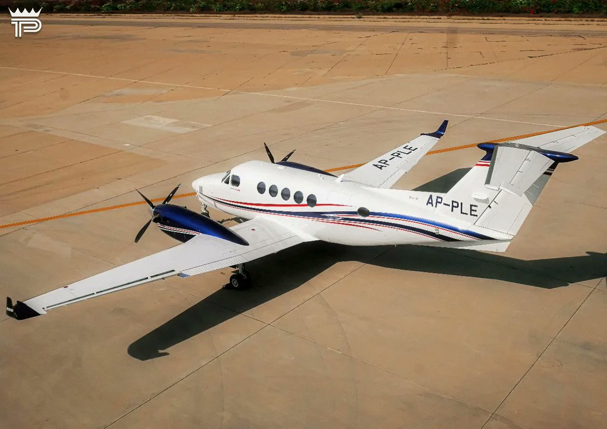 King Air aspires to freedom.
#PrincelyJets #ItsAboutTime 
.
.
.
.
.
.
.
.
.
.
#luxurylifestyle #flying #aviations #privateflight #rainyday #clouds #bookyourflight #flybeechcraft #instagood #photography #beautiful #travel #beauty #kingair250 #businessowner #company