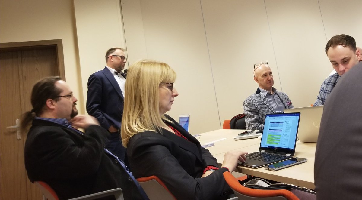 gra_ze's tweet image. Kickoff projektu #mazovia #EDIH w gościnnych progach #PIAP @Lukasiewicz_pl. 1 ze 136 nagrodzonych projektów europejskich na rzecz cyfryzacji MŚP. Na sali przedstawiciele partnerów konsorcjum. Po raz pierwszy w tym gronie #IDEAS @NCBR_pl . Zaczynamy!