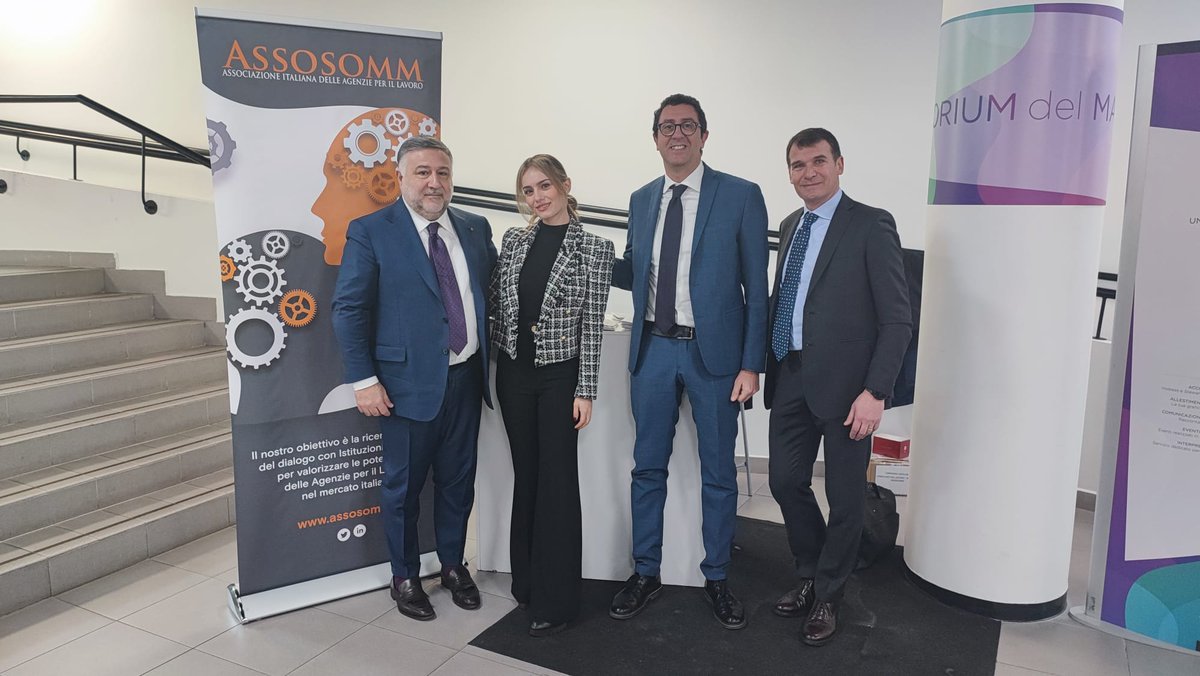 Assosomm sponsor al convegno "Le principali novità della legge di #Bilancio 2023" organizzato da <a href="/ConsulentiLavor/">ConsulentiLavoro</a> #Roma. Il presidente <a href="/rasizza/">Rosario Rasizza</a> intervenuto dopo il discorso del Ministro del #Lavoro <a href="/CalderoneMarina/">Marina Calderone</a> ha dato una panoramica delle potenzialità delle #Apl in Italia.