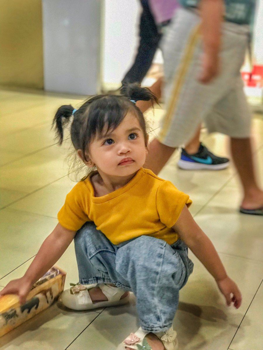 wee_guz's tweet photo. My little girl https://t.co/3K4YPtBbec