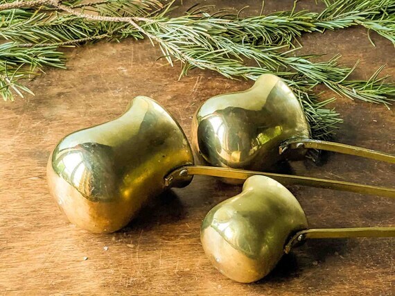 ChoseFrancaise's tweet image. New item in our shop 👉 Vintage Brass Toddy Ladles - Whisky, Rum &amp;amp; Brandy by UneChoseFrancaise
etsy.me/378lp3O

#vintagefrenchaesthetic
#vintagefrenchdecor
#vintagefrenchkitchen
#pinteresthome
#farmhousedecor
#frenchcountry
#vintagefrench