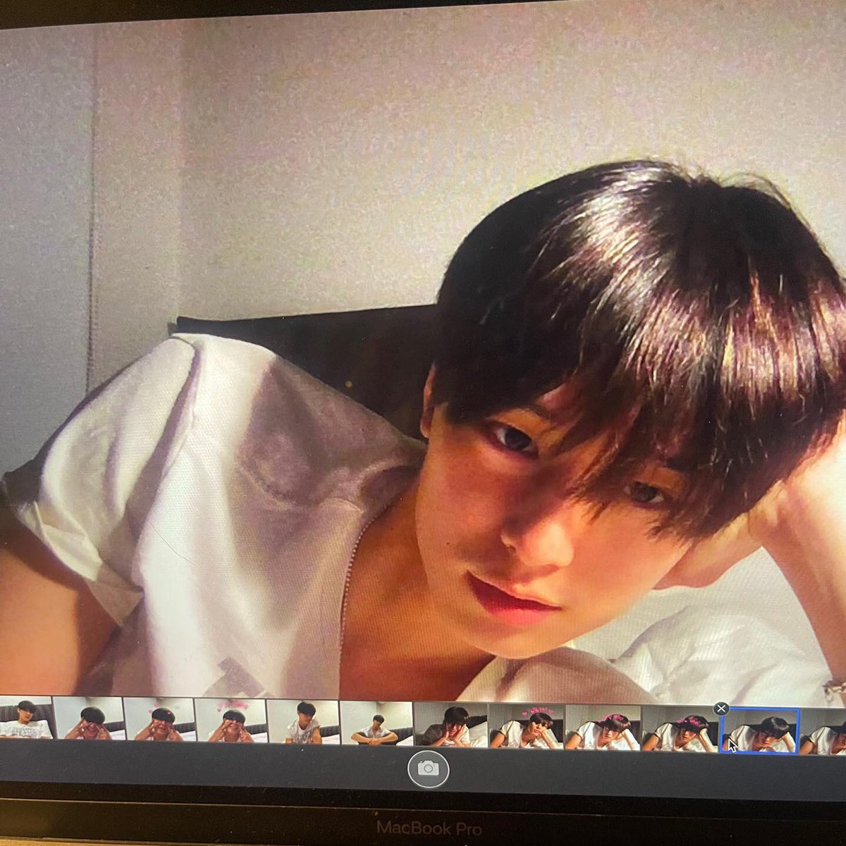 catbinet's tweet photo. Baby, it's cold outside💙 #주연 https://t.co/Ji9DuOr1mH