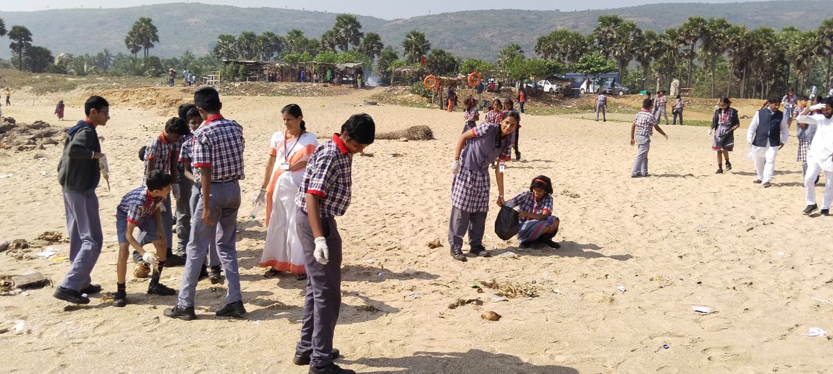 Beach cleanliness drive at Yarada Beach in #Vizag by students of @kv2nsb

 #SwachhSurvekshan2023
#SwachhSurvekshan2023Visakhapatnam @GVMC_VISAKHA @vizagzoo_igzp @KVS_HQ #RGBcampaignVisakhapatnam 
#VizagSaysNotoPlastic
@SwachSurvekshan 
@CDMA_Municipal 
@AndhraPradeshCM