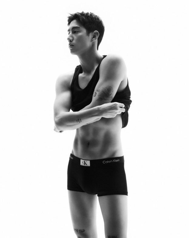 ggxciii's tweet photo. อากาเซ่ ต้วนซี่ ใครเข้าชอป CK ให้บอกว่ามาซื้อเพราะมาร์คต้วนค่ะ มาร์คต้วนต้องไม่อายใคร เอาให้ยอดปังๆไปเลย มาร์คจะได้ร่วมงานกับแบรนด์นานๆ มีรูปปังๆออกมาให้เราอีก 🔥

MARK TUAN FOR CALVIN KLEIN 
#MarkTuan_CalvinKlein
@marktuan in #mycalvins
#Mark #段宜恩 #마크 @CalvinKlein https://t.co/XFD5qYYST4