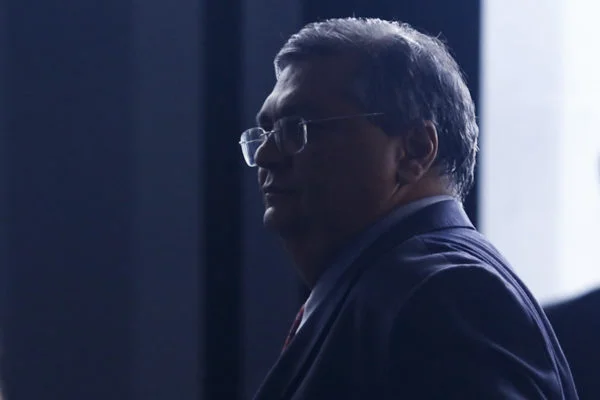 “Não tenho nenhuma dúvida técnica de que há indícios fortíssimos de materialidade do crime de genocídio. Genocídio não é só matar. Violar a integridade física e mental também é uma forma de genocídio.” (Flávio Dino, ministro da Justiça, sobre como Bolsonaro tratou os Yanomamis)