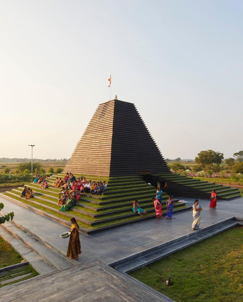 parametricarch's tweet image. Sameep Padora created a stepped Hindu Temple 🛖 complex for the village of Nandyal in Andhra Pradesh, India, partially enclosed by a moat.

🖋 Architect: @SameepPadora
📸 Edmund Sumner

#temple #templedesign #religiousarchitecture #design #parametric #grasshopper3d #rhinoceros3d