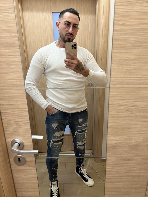 imagine me undressed in this picture #master #smoke #alphamales @chaturbate @stripchat @Cam4 @Flirt4Free<a href="/tag/master"class="tags">#master</a><a href="/tag/smoke"class="tags">#smoke</a><a href="/tag/alphamales"class="tags"><span>#alphamales</span></a>