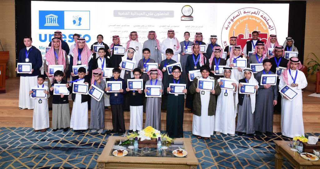 RCJY_Jubail's tweet image. كرّم الرئيس التنفيذي 
د.أحمد آل حسين
طلاب مدارس #الهيئة_الملكية_بالجبيل الفائزين في مسابقة #بيبراس_موهبة للمعلوماتية ٢٠٢٢م
