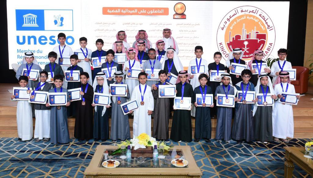 RCJY_Jubail's tweet image. كرّم الرئيس التنفيذي 
د.أحمد آل حسين
طلاب مدارس #الهيئة_الملكية_بالجبيل الفائزين في مسابقة #بيبراس_موهبة للمعلوماتية ٢٠٢٢م