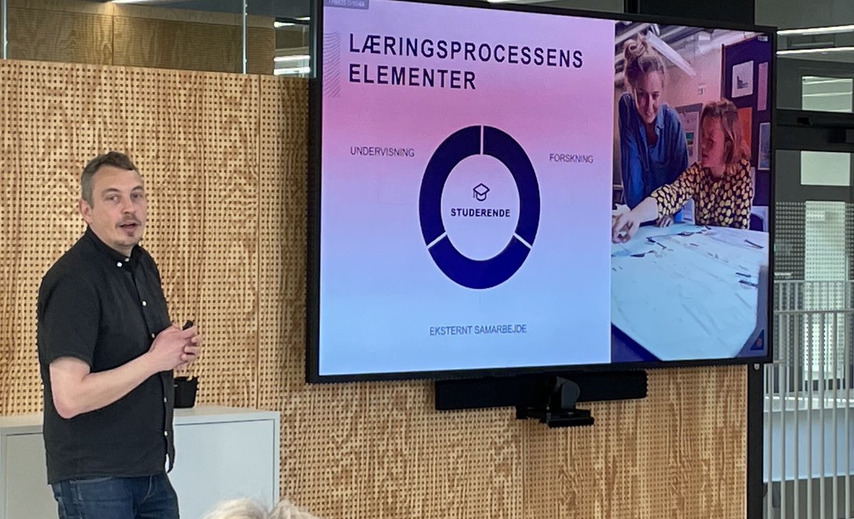 Aalborg universitet har mykje spennande å by på i måten dei arbeider på.Flott med ein dag her sammen med leiinga ⁦@hvl_no⁩ ⁦@tryberg⁩ deler kring problembasert læring ved ⁦<a href="/aalborg_uni/">Aalborg Universitet</a>⁩ - det missionsdrevne universitet. Tett på arbeidslivet akkurat som oss.
