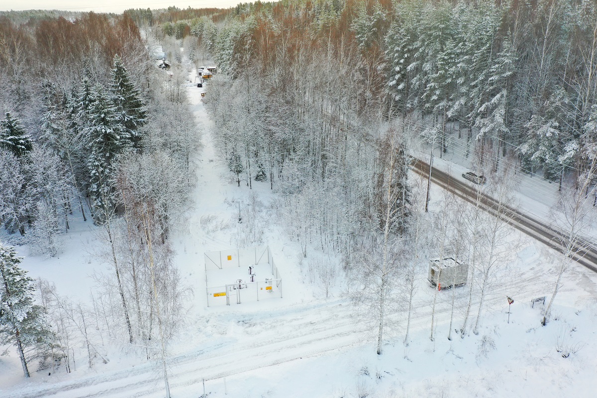 Vantaan Långmossebergenissä  selvitämme jätevoimalan alueen toimintojen vaikutusta ilmanlaatuun mittaamalla pienhiukkasten, hengitettävien hiukkasten, typen oksidien, rikkidioksidin, LDSA:n ja metallien pitoisuuksia. #Långmossebergen #jätevoimala #ilmanlaatu