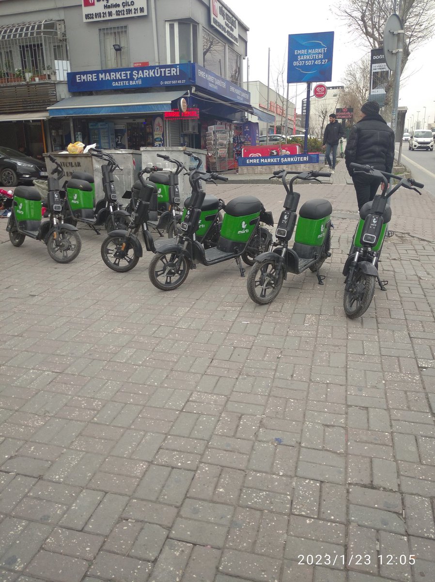 Kaldırımlar işgal altında,