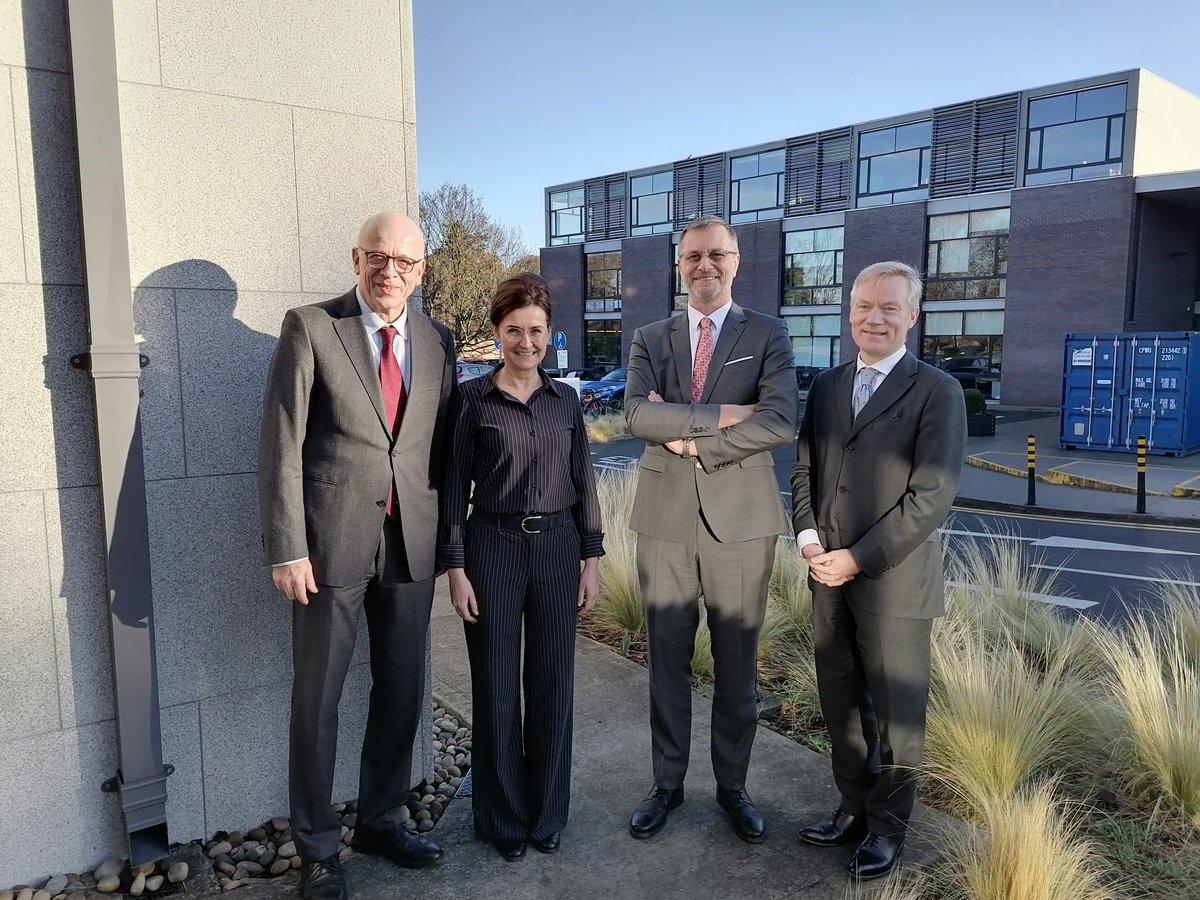 Très heureux d'accueillir à Dublin, avec mon homogue allemand, Olivier Brochet, DG de l'#AEFE et Heike Toledo, directrice de la #ZFA. L'un des 5 #Eurocampus au monde se trouve à Dublin ! Un formidable creuset franco-allemand et européen! 🇨🇵🇪🇺🇩🇪