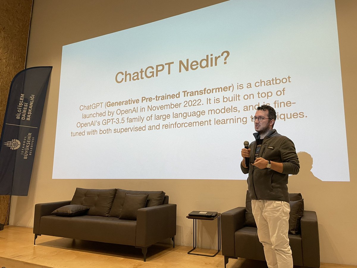 ChatGPT promting deneyimleri ile @fkadev @zeministanbul da sahnede. 

“ChatGPT aslında yeni bir teknoloji değilmiş. Farkı içerisindeki büyük veri ve işlemci gücünün büyüklüğü.”