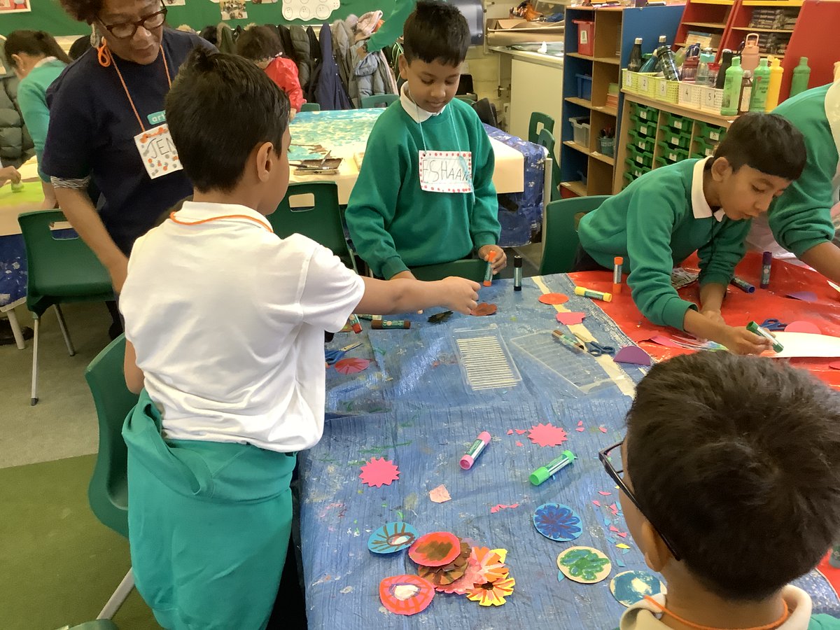 virginiaprim1's tweet photo. Year4 had their third @artburstltd session today! We held a script reading of the first 3 scenes. After that, we created a stunning back drop and used drama to create the next few scenes of our play. #artburst #drama https://t.co/rRT8FnLU4H