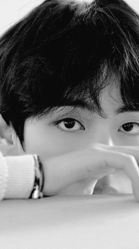 07hoppiness's tweet image. with sweet v🥺💜
@BTS_twt @BTSPROJECTRSA 

#SASD 
#SArmyselcaday 
#SArmy