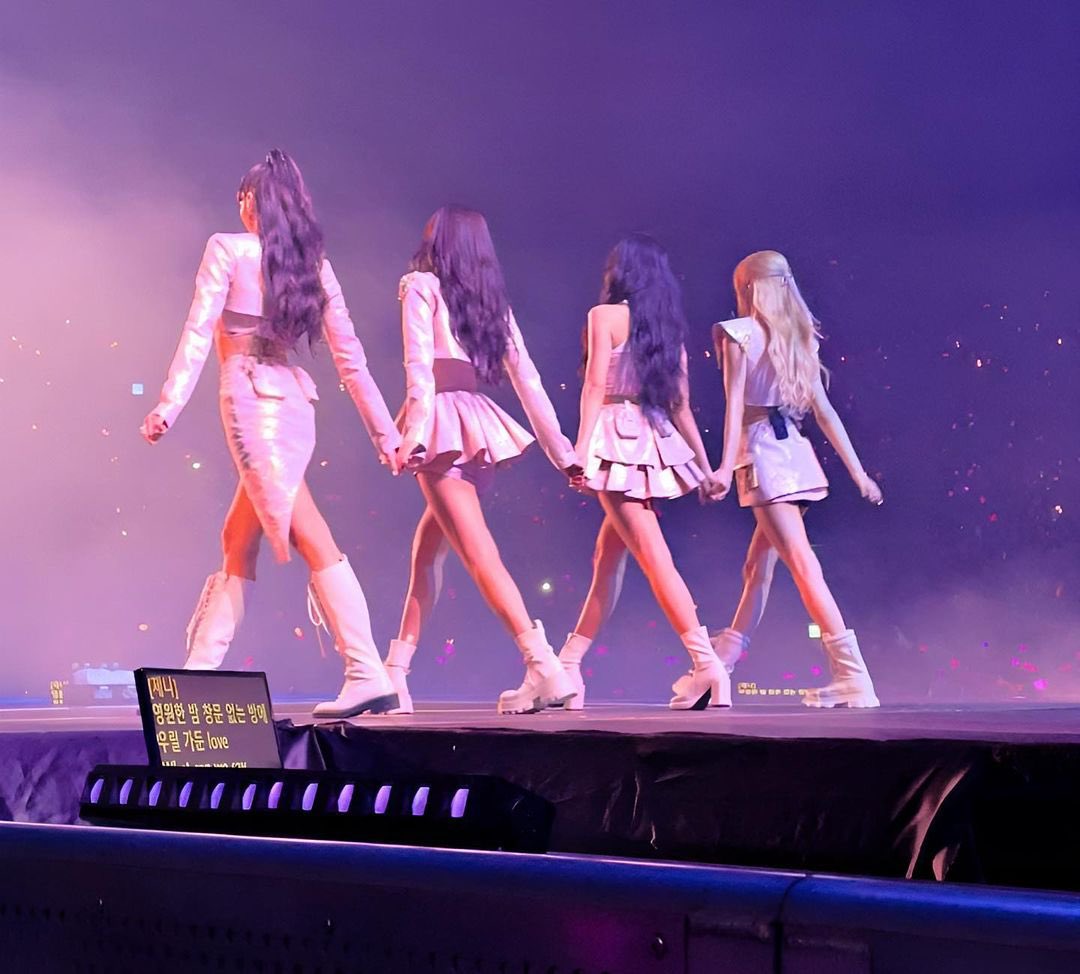 ♡— العد التنازلي 🖤💗

• 3 أيام على حفل بلاك بينك في أبو ظبي 🇦🇪