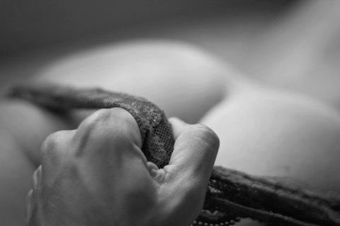 最近偏爱纯粹的黑白光影，年后用微喷打印出来之后挂在我的画室里。众筹一次画展，欢迎大家来参观。