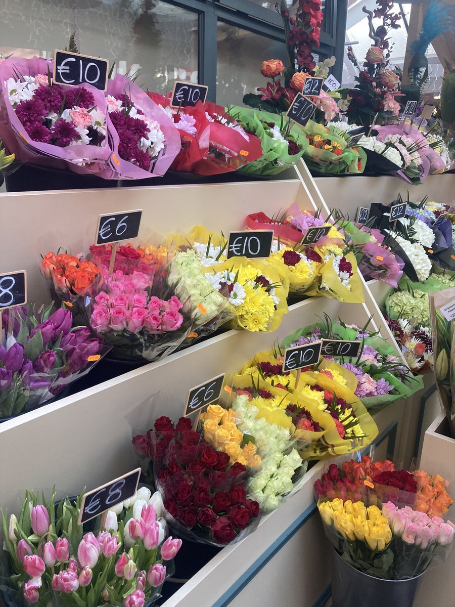 LucanSC's tweet image. Spring has arrived early at @ASFLucan 💐 Pick up a bouquet of your favourite blooms from as little as €6!