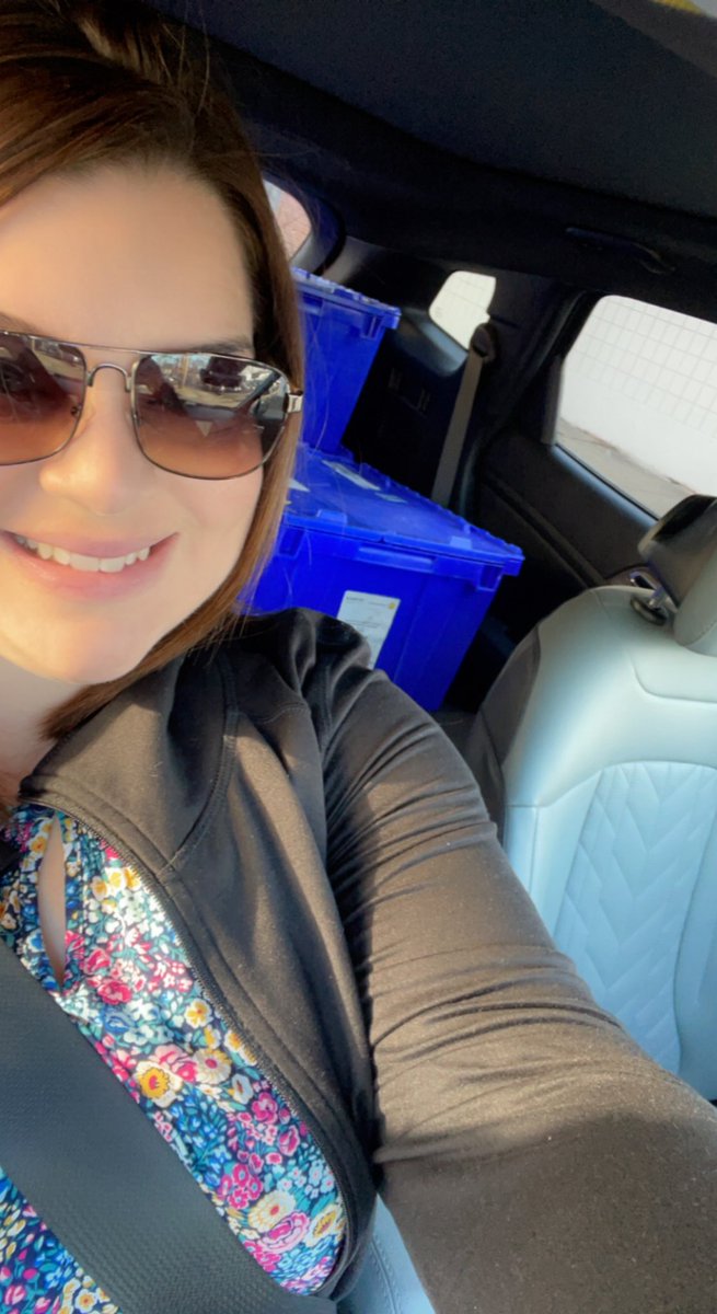 hollylynn48's tweet image. Starting this week off with classroom visits in @newhavenpublic1 at Clinton Ave School! Absolutely phenomenal evidence of teaching and student learning with @SmithsonianScie
☀️Check out this thread☀️
@CarolinaBio 
#Science
#AllStudentsCan 
#MakeTimeForScience