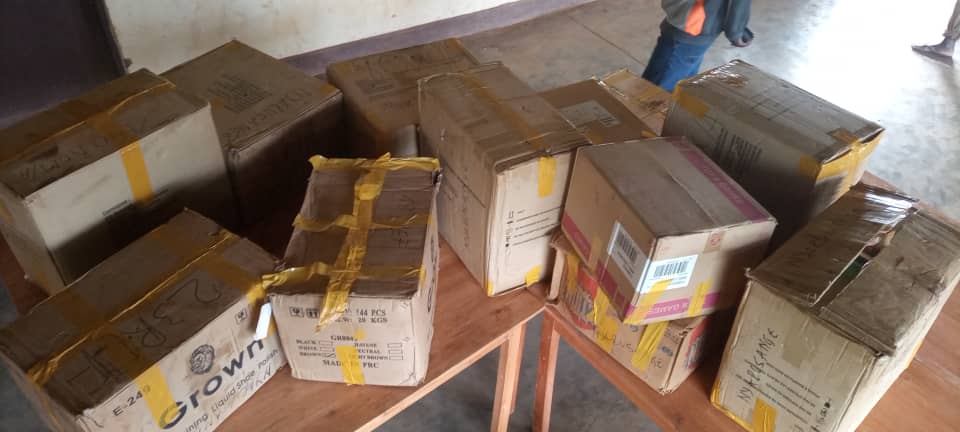 CebulacCt's tweet photo. ON INSTALLE LE #CLAC_NYARUSANGE.

En ce jour du 24 janvier 2023, le #CEBULAC a le plaisir de porter à la connaissance du public de la commune Nyarusange qu'il vient de décharger audit lieu le matériel pour  installer le CLAC Nyarusange. 

Vive la lecture; vive la culture. https://t.co/G4yQh1ubRN