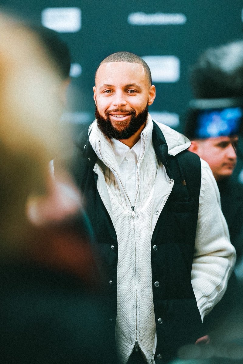 Short hair Steph is officially back!

The league is now in serious trouble 😈