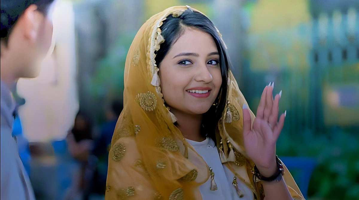 akshitaxqueen's tweet photo. Ishqi - "Bohot paise wle h ye, paiso k saath saath aapko naam bhi dedenge, khud k teen teen rakhe h halaki 2 to use bhi ni krte...lekin ameeri dekh rhe h aap" 😂
#IshkParZorNahi #Ishqi #AkshitaMudgal https://t.co/PrHwez0rko