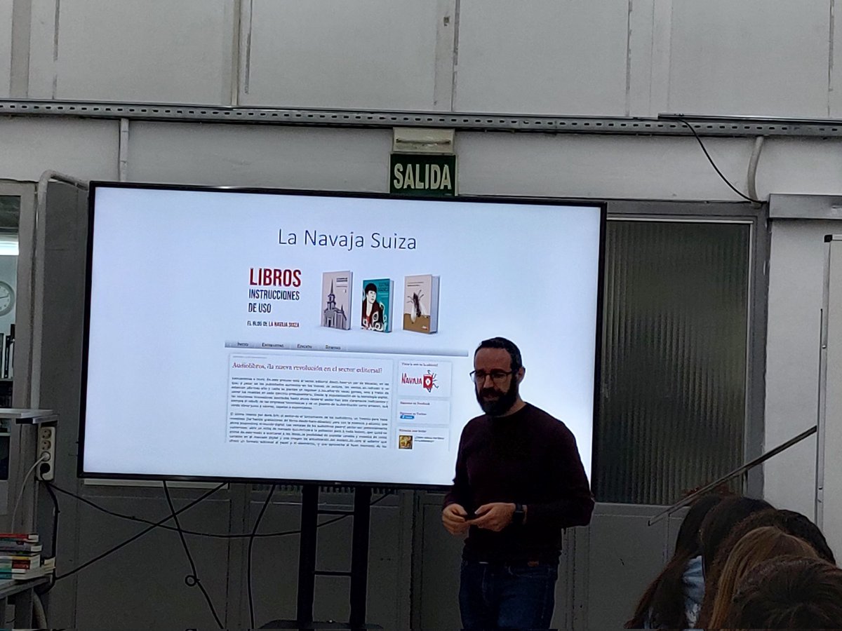 glorichu22's tweet photo. Muchas gracias a Pedro Garrido de  @navajasuiza_ed por la charla sobre edición de libros para los alumnos de Diseño y edición de publicaciones impresas y multimedia en @salesianosatoch 
Saludos. https://t.co/cp5JfOt3vg