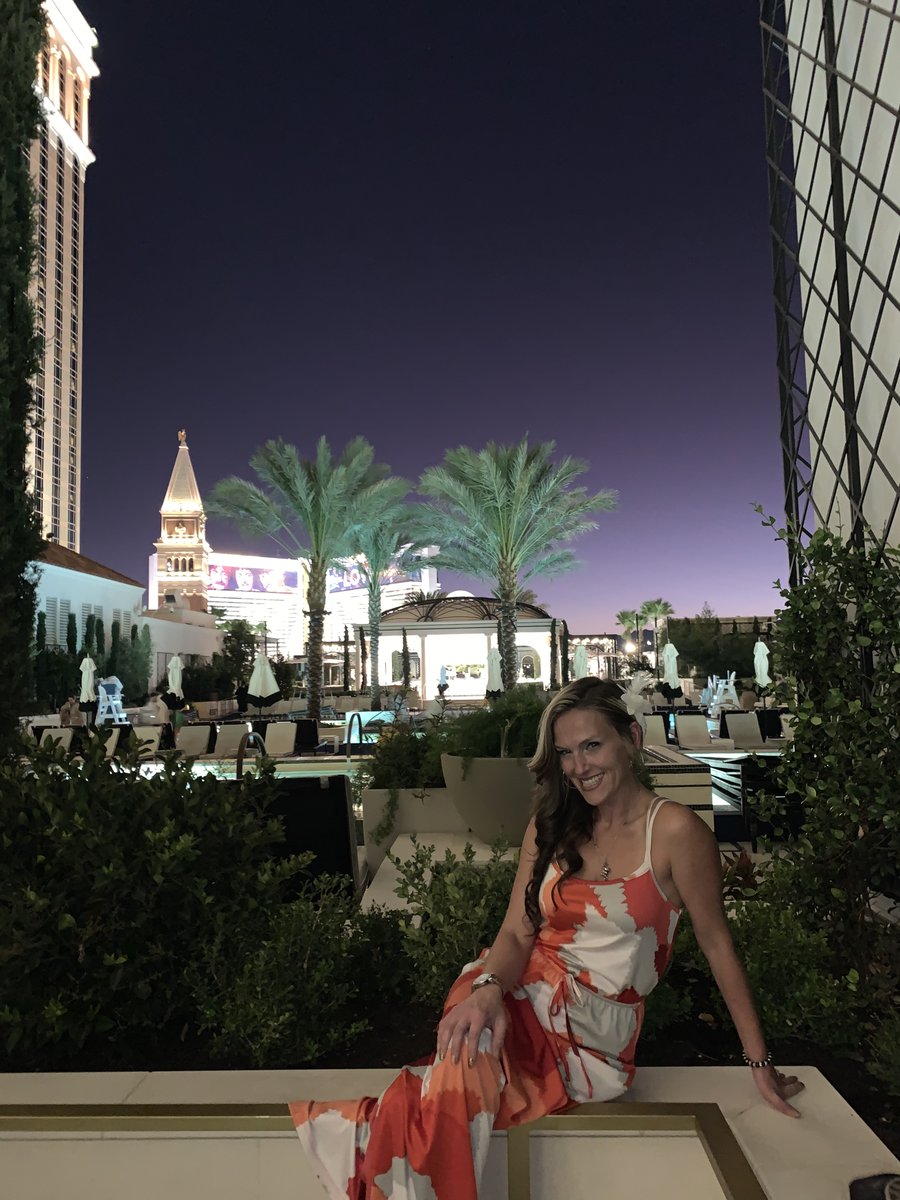 Barbie_42447's tweet photo. @sugar_ifunanya @historyinmemes It’s the funnest place in America….no joke! I don’t gamble much but I love going for the luxury hotels, pool parties and the shows!! https://t.co/09TO5O6Eul