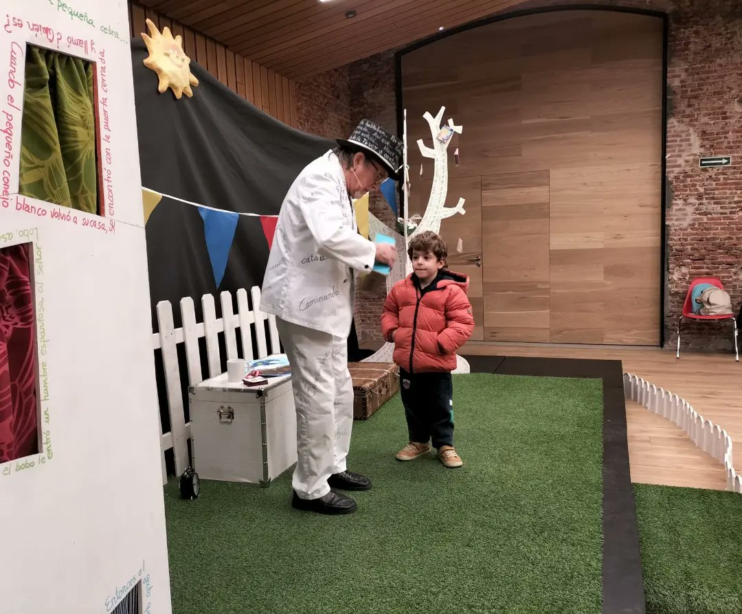 Hoy los alumnos de 5 años estamos de excursión!!!👏🏻👏🏻 Hemos venido a visitar al Mago de la Palabra!! Nos ha contado un cuento muy divertido y le hemos dado los juegos que hicimos para él!!🪄🧙‍♂️🪄 #colegiosanramonysanantonio
#SomosSanra