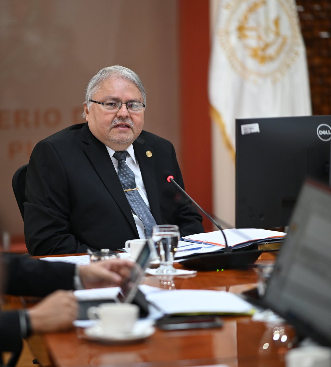 Banguat's tweet photo. #Presentando I "El 2022 cerró en un 4%, y para el 2023 se prevé un crecimiento entre 2.5% y 4.5, (...) vemos un panorama positivo para alcanzar las expectativas de crecimiento económico en medio de un entorno mundial complejo". - Lic. Blanco, Vicepresidente de la #JM y #Banguat. https://t.co/384n585ZY9