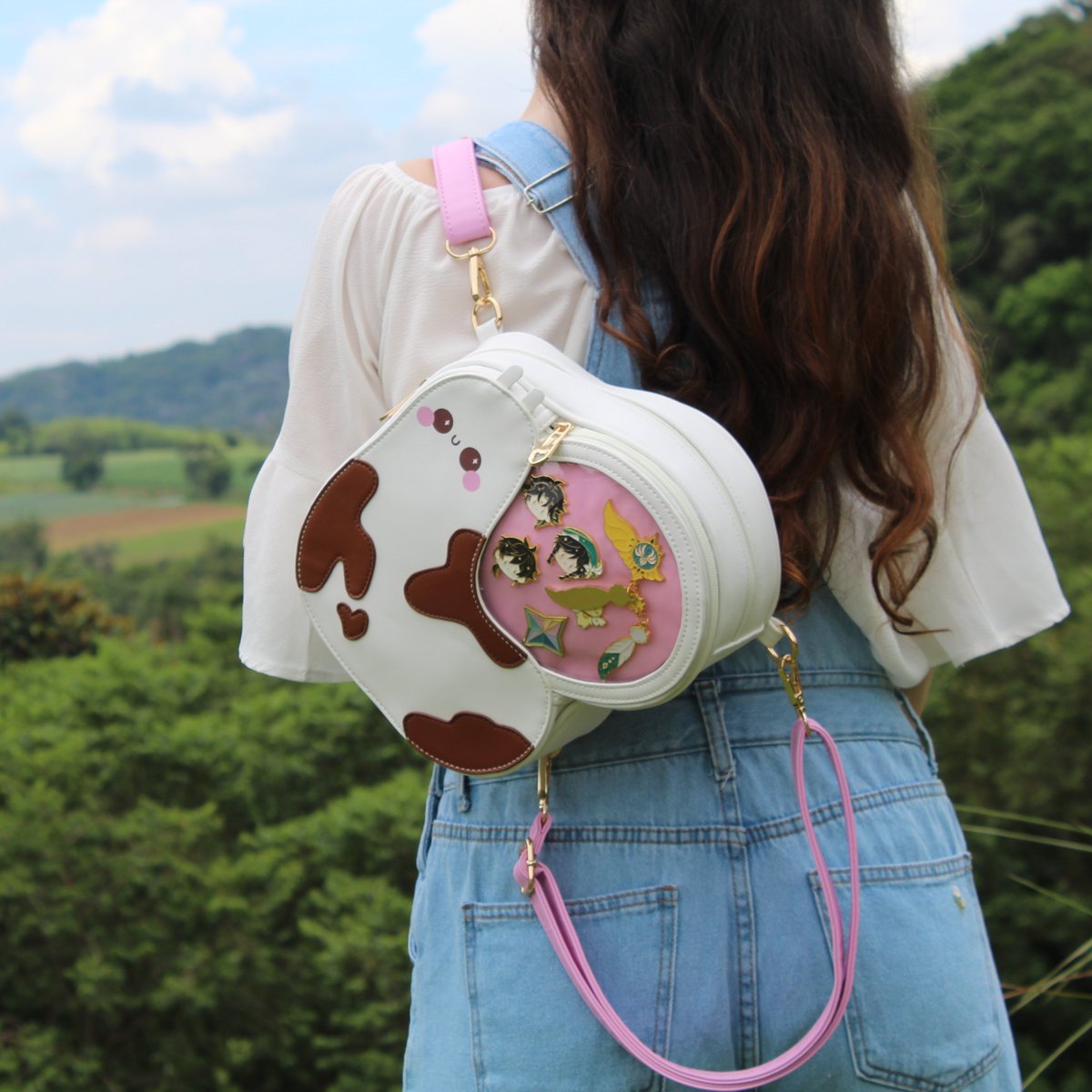 scipty's tweet photo. the first snail bag prototype is here🐌!!! I created a mailing list to keep you guys updated (link in bio) and would really appreciate any suggestions🤠 #itabag #kickstarter https://t.co/meFjsa7WwN