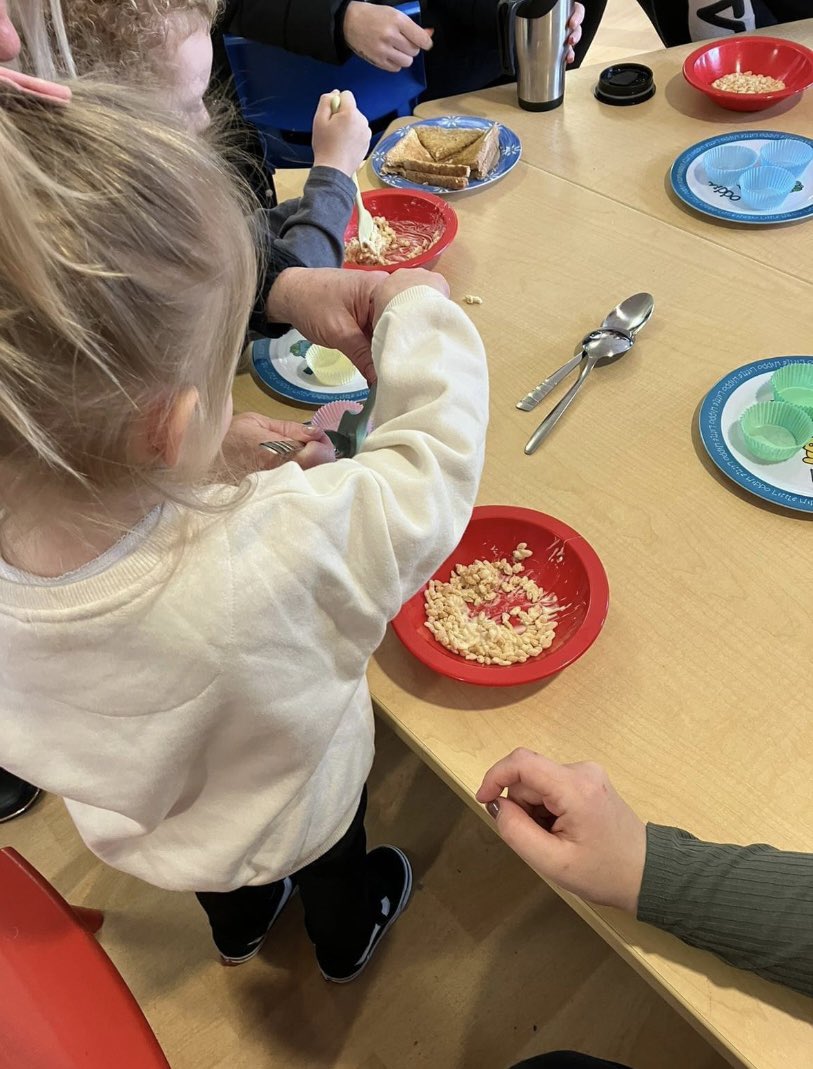 K8ENICS's tweet photo. Thank you to Children’s Centre Group Lead Volunteer Michelle, for planning the baking activity and for reading the lovely story sack story @MaryhillCC free Back2Basics session @NewsNBC @StaffordshireCC @NatashaMoody82 https://t.co/hjyyo9sXau