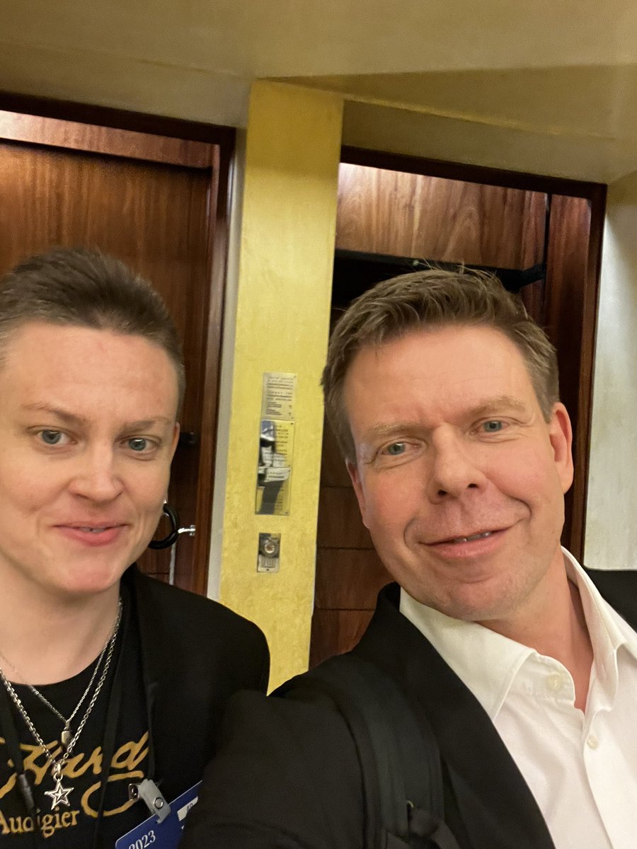 Kävimme eduskunnassa puhumassa <a href="/JenniViinikka/">Viinikka</a> kanssa Kelan valtuutetuille selkeän viestinnän ja kielenhuollon merkityksestä. Viinikka oli huippu kuten aina. Kiitos kutsusta ja keskustelusta @RiikkaPoutsalo, <a href="/annakontula/">Anna Kontula</a> ja muut!
#viestintä