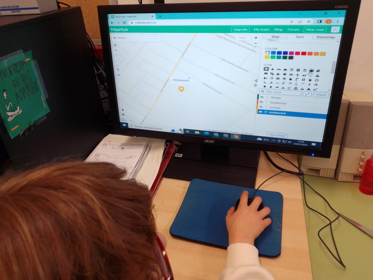 lafarigoladeval's tweet photo. A 4t hem descobert #maphub, una eina per situar llocs d'interès al mapa que ens permet crear les nostres ciutats, aprendre #English alhora que treballem la #CompetenciaDigital. https://t.co/W1uglaCqVB