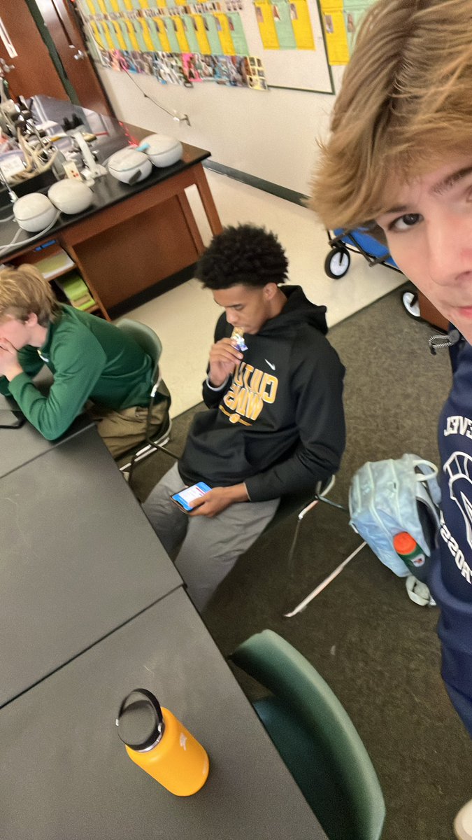 jackson_keefe's tweet photo. Back in the lab with @donnierich2025! Can’t wait for another awesome marine bio class 🌊🐬 https://t.co/6wkiMLNHzy