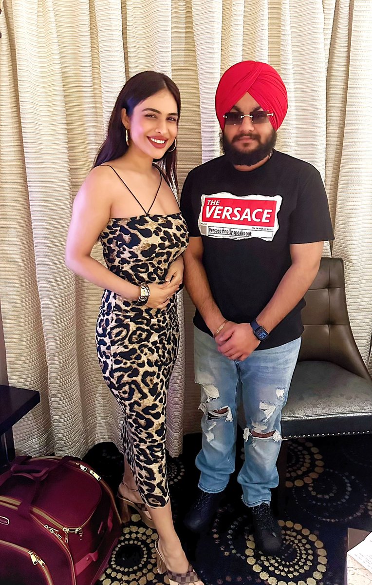 Nehhaamalik's tweet photo. Met Daku on this weekend ❤️🔥😻😻 @inderpal_moga ❤️🔥
:
#daku #dakusong #aboutweekend #weekenddiaries #mumbaiweekend #happyweekend #happytimes #punjabi #punjabisinger #punjabiartists #pollywood #punjabisongs #nehamalik #instagood #instafollow https://t.co/4UHG7MbGvq