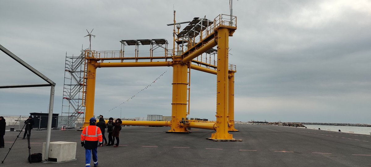 DidierCodorniou's tweet photo. INAUGURATION DE LA BOUÉE OCG DATA par @CaroleDelga au Port Régional de Port La Nouvelle fabriquée par l'entreprise Franco-américaine Ocergy. Un équipement innovant pour obtenir des données de #biodiversité en réponse aux enjeux croissants sur les impacts liés à l'éolien en mer. https://t.co/z5R4KDSoqc