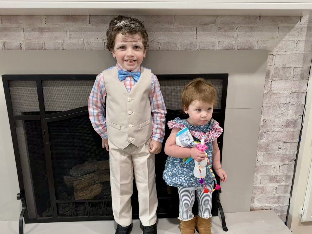 cherishlombard's tweet photo. Celebrating his 100th day of school 🥲📚🖍️
His sister even rolled out of bed to pose for a few pictures with her “100-year-old” bro. 
Not sure she’s happy about it, but he seems to be 😂 
#fyp #fox #schoollife #100daysofschool #K4 #momlife #January #school #milestone #January2023 https://t.co/MiG17OENvV