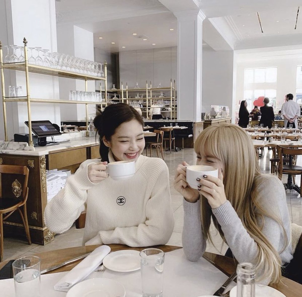 imyoursjennie's tweet photo. BEGIN AGAIN 

A Wildest Dream sequel | JENLISA AU

“Do you think it’s possible to find love in the same place you lost it?” I randomly asked Ali without taking my eyes off someone anymore. 

“Caffe latte for Sofia!” 

And after 4 years, I feel my heart beating so crazy again. https://t.co/LWkyO67M7l