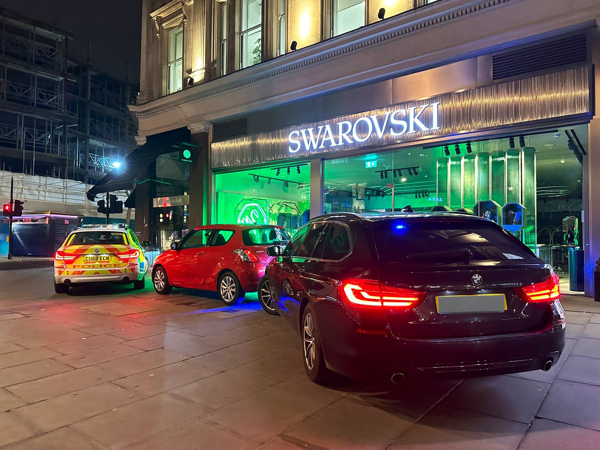 The driver of this vehicle decided to fail to stop for officers in Central London @MPSWestminster 

A further bad decision made when they mounted the pavement…on Oxford Street!

Tactical Contact made No person injured

Driver off to Custody. 

#KeepingLondonSafe