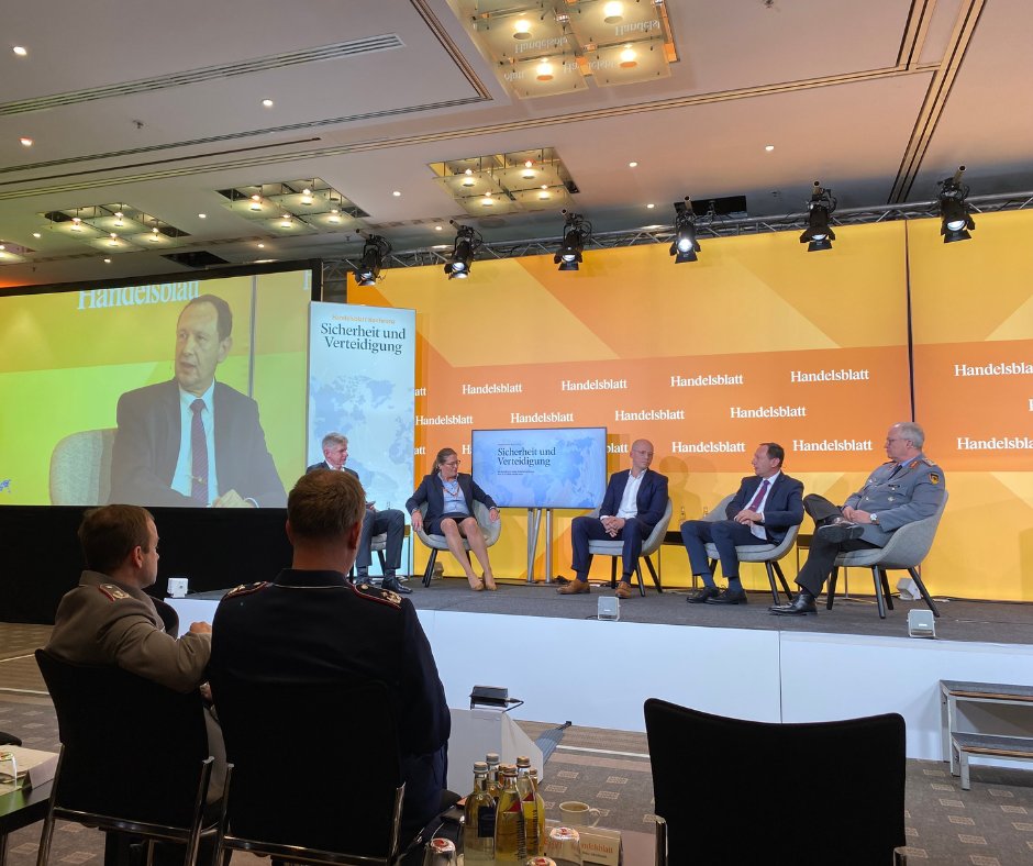 Die sicherheitspolitische #Zeitenwende war heute Thema der <a href="/handelsblatt/">Handelsblatt</a> Konferenz #Sicherheit und #Verteidigung. Zentrale Botschaft: Die Zeit drängt! Zur Ausrüstung der Bundeswehr meint BWI-CDO Frank Leidenberger: „Wir müssen vom Ergebnis her denken“.