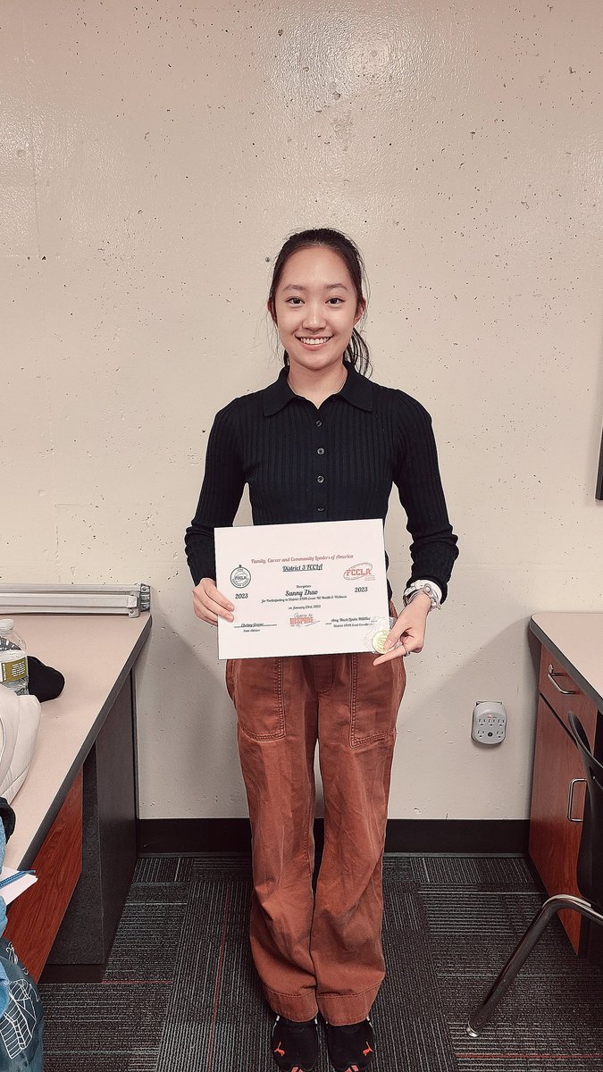 MNHigh_FCCLA's tweet photo. 🌟Yesterday's District 3 STAR Event was successful for our first ever MNHS Competitor, Sunny! Congrats on the gold placement! 🏅 #FCCLA #MNHSFCS https://t.co/6pQW3OxoUv